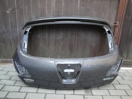 Opel Astra J zadní víko