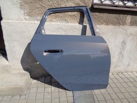 BMW 2 U06 dveře pravé zadní