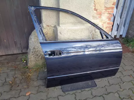 BMW 5 E39 dveře pravé přední