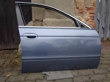 BMW 5 E39 dveře pravé přední