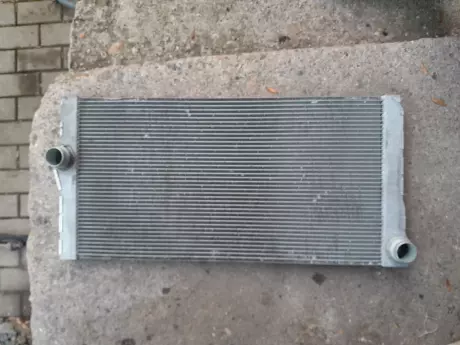 BMW 5 F10 chladič vody