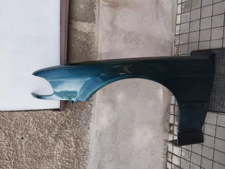 BMW 7 E38 levý přední blatník