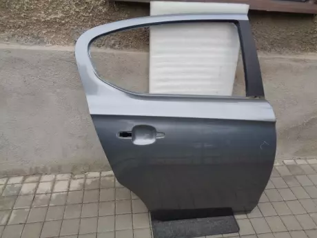 Opel corsa E pravé zadní dveře