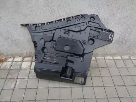 BMW 5 G61 levý držák zadního nárazníku