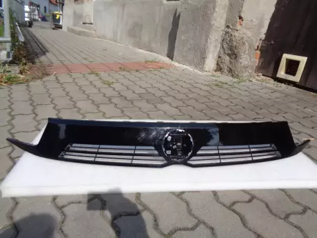 Opel corsa F lift maska