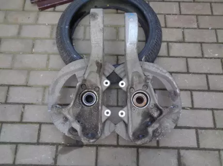 BMW X5 a X6 těhlice přední