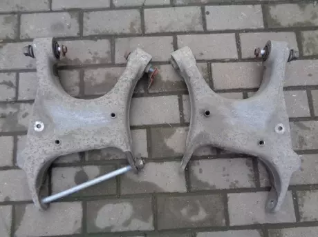 BMW X5, X6 levý zadní rameno - kulisa