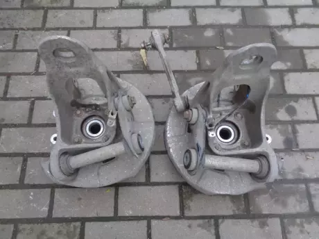 BMW X5, X6 pravá zadní těhlice