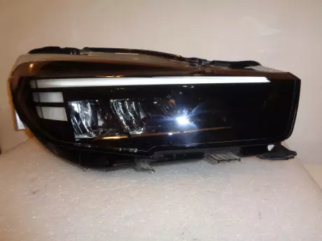 Opel corsa F facelift světlo pravý LED