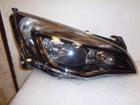Opel astra J facelift pravý světlo NOVÉ
