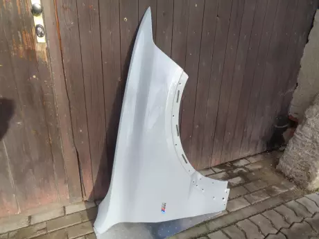 BMW X7 G07 pravý blatník