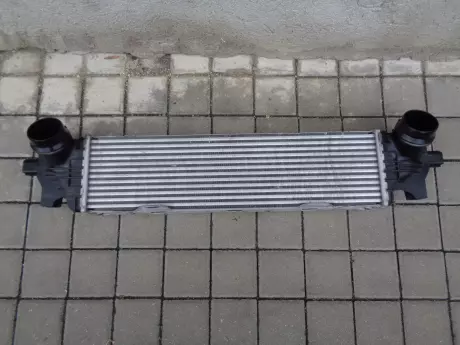 BMW 5 G30 / 7 G11 chladič vzduchu