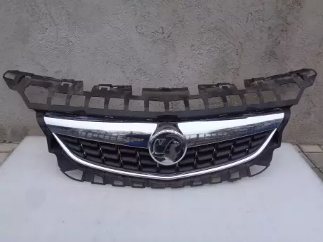 Opel Astra J maska - znak Vauxhall