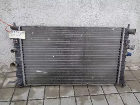 Opel vectra B chladič 2,5 V6