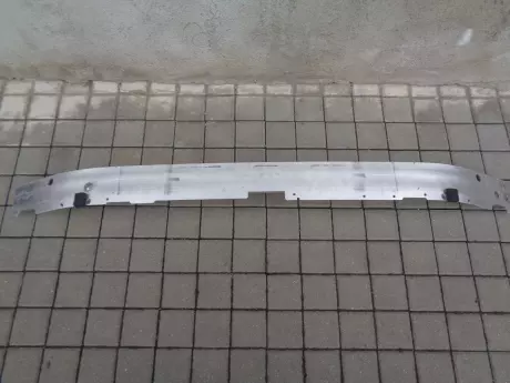 BMW 2 U06 přední výztuha