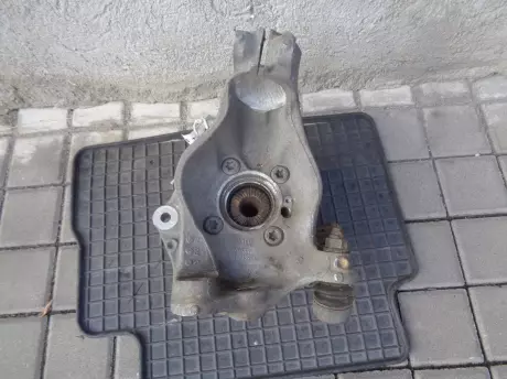 BMW 3 F34 GT levá přední těhlice 4WD