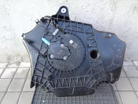 BMW 5 G60 nádrž ADblue s čerpadlem