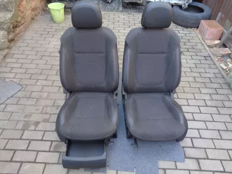 Opel zafira C sedačky