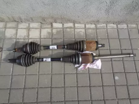 BMW X5 E70LCI a F15 přední poloosy