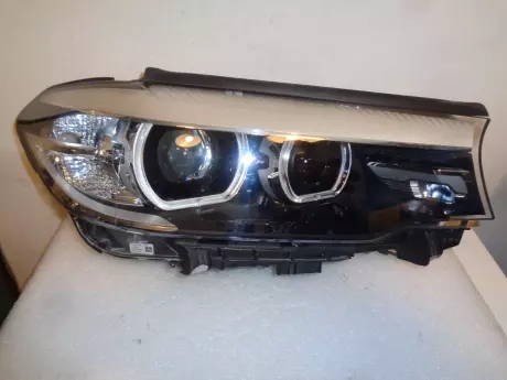 BMW 5 G30 LED světlo AHL pravý
