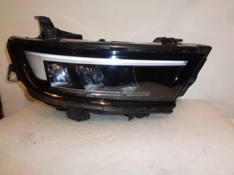 Opel astra L světlo pravý LED