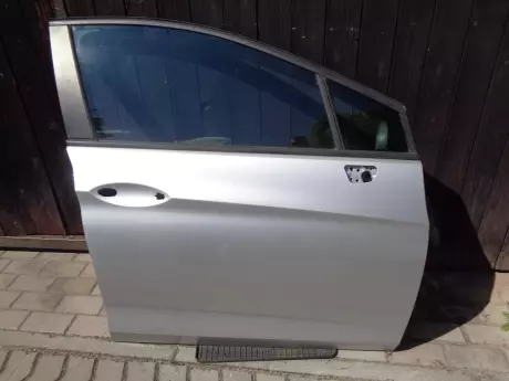 Opel astra K  pravý přední dveře