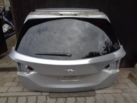 Opel Astra K sports tourer zadní víko
