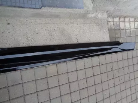 BMW X1 U11 pravý plastový práh M-paket