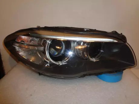 BMW 5 F10 LCI pravý bixenon