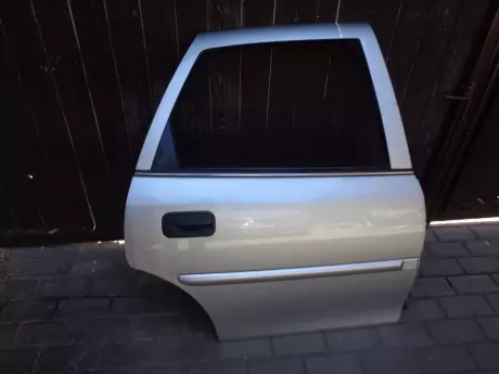 Opel vectra B 4/5dv dveře pravé zadní