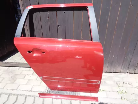Opel astra H combi pravé zadní dveře