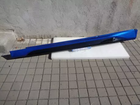BMW X1 U11 levý plastový práh M-paket