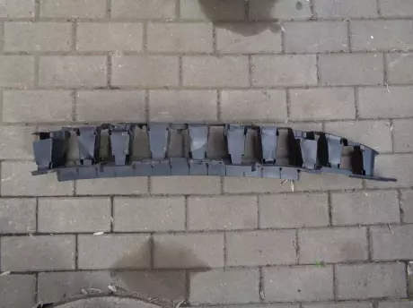 Opel grandland plast pod masku