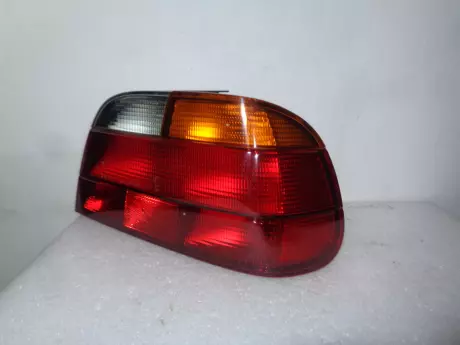 BMW 7 E38 pravá zadní lampa