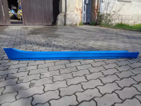 BMW 1 F40 pravý práh M-paket