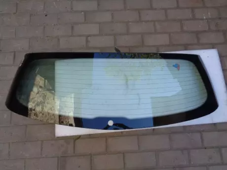 Opel astra H 5dv zadní sklo