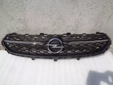 Opel corsa F maska