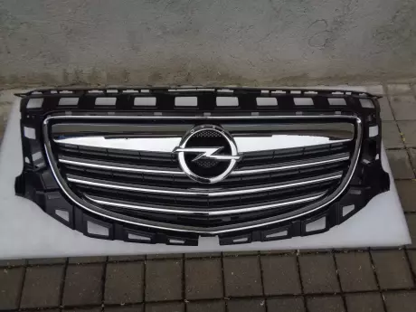 Opel insignia A maska