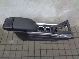 Opel zafira C loketní opěrka  