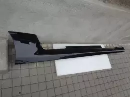 BMW M2 G87 pravý plastový práh 
